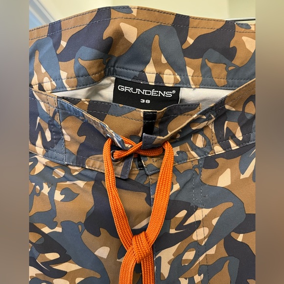 Camo Swimsuit Men’s Short Combination! Size 38. Lightweight. Like new! - Picture 2 of 5